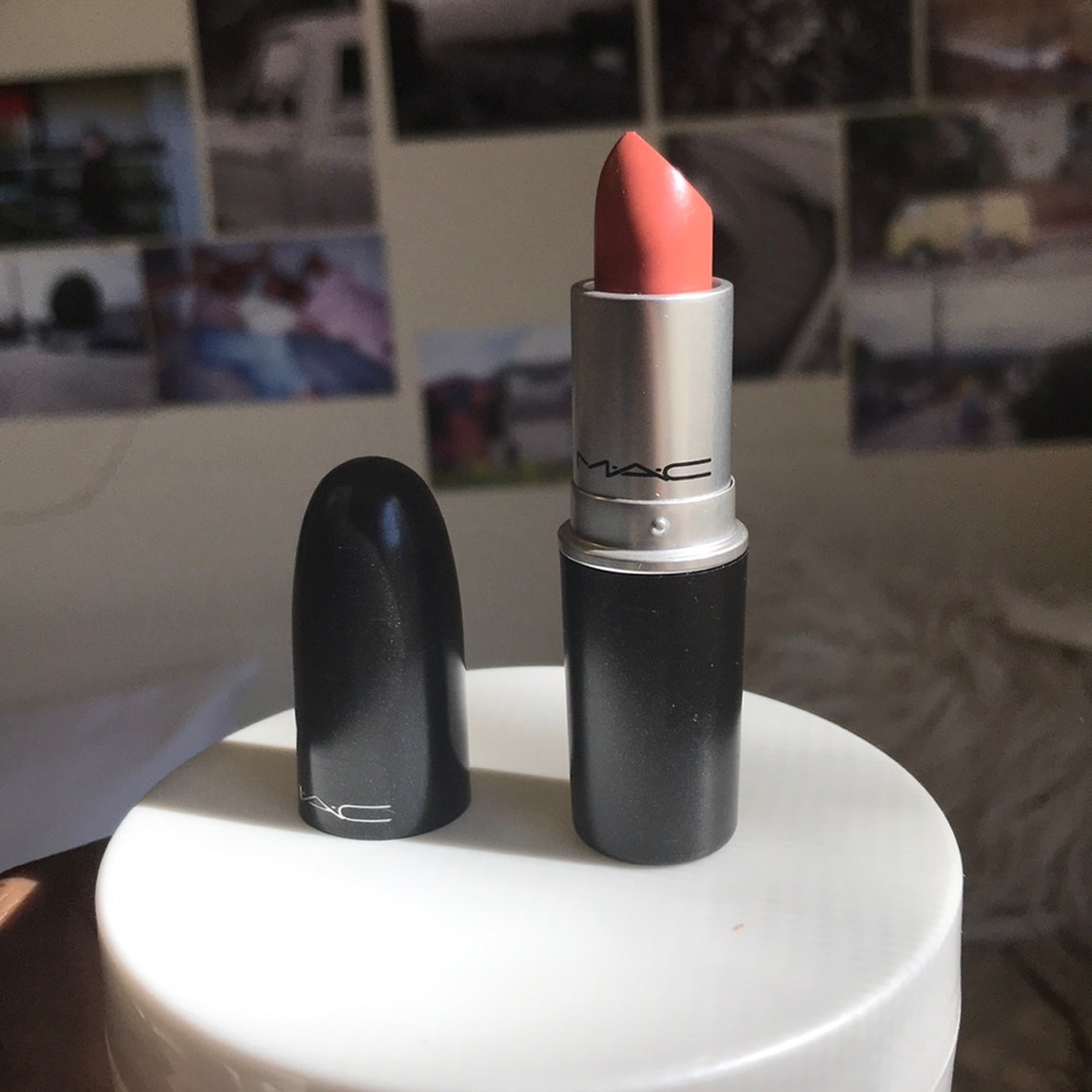 New MAC Lipstick Velvet Teddy